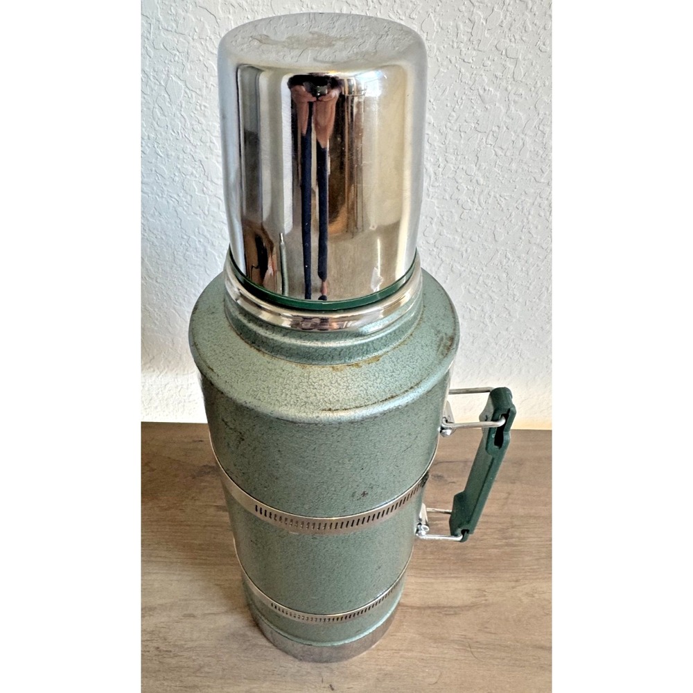 Vintage Aladdin Stanley Thermos A-945DH Two Quart w/Metal Carrying Handle 1979